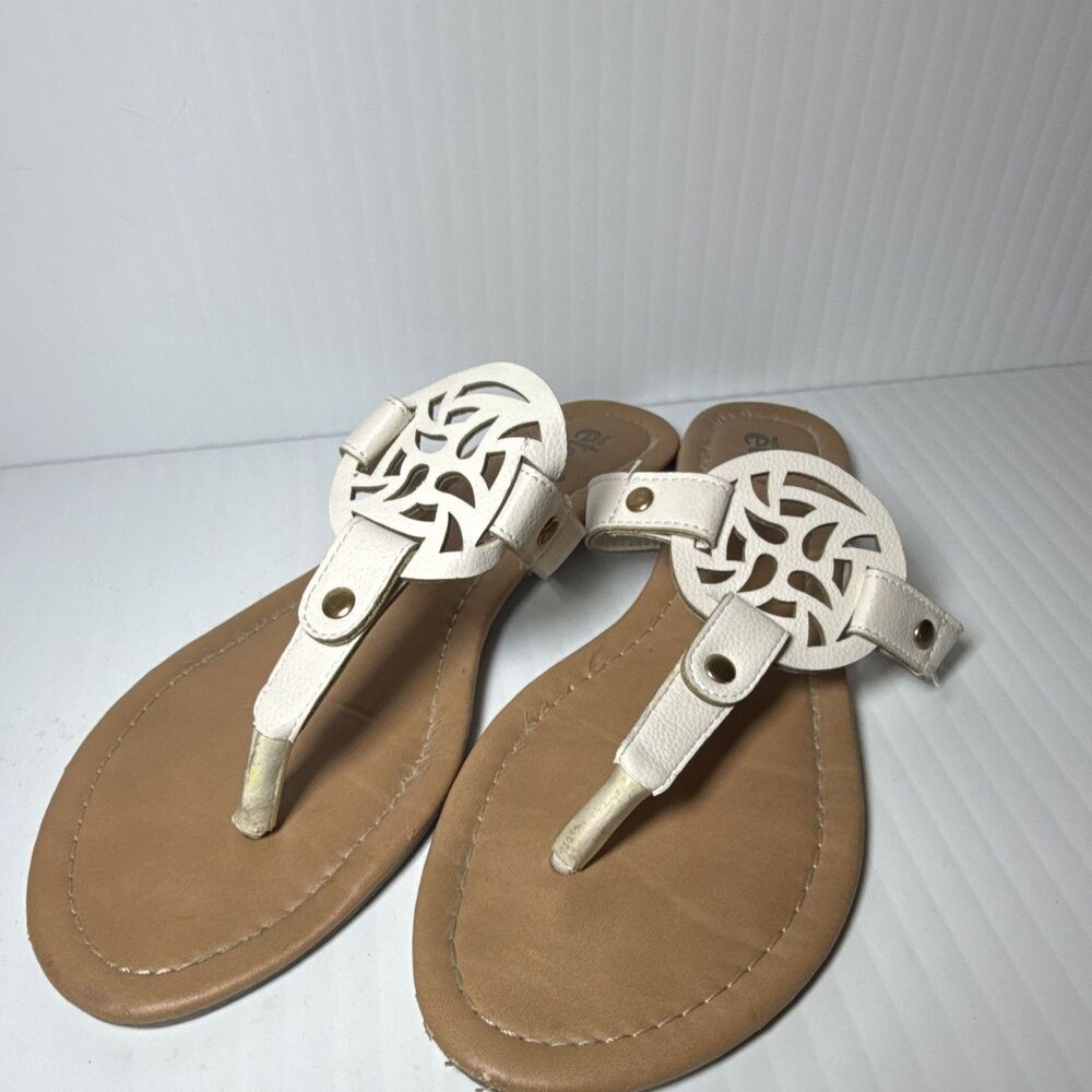 etc.! Thong Flat Sandals White Tan Cut-Out Rivet Faux Leather Slip Women’s 8/9